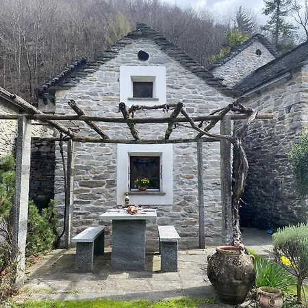 Rustico Dans Hameau Vue Verzasca Gordola